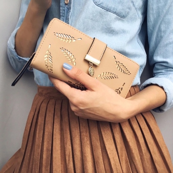 "Love Don't Pay the Bills, Hunty" - Picture 7 of 7